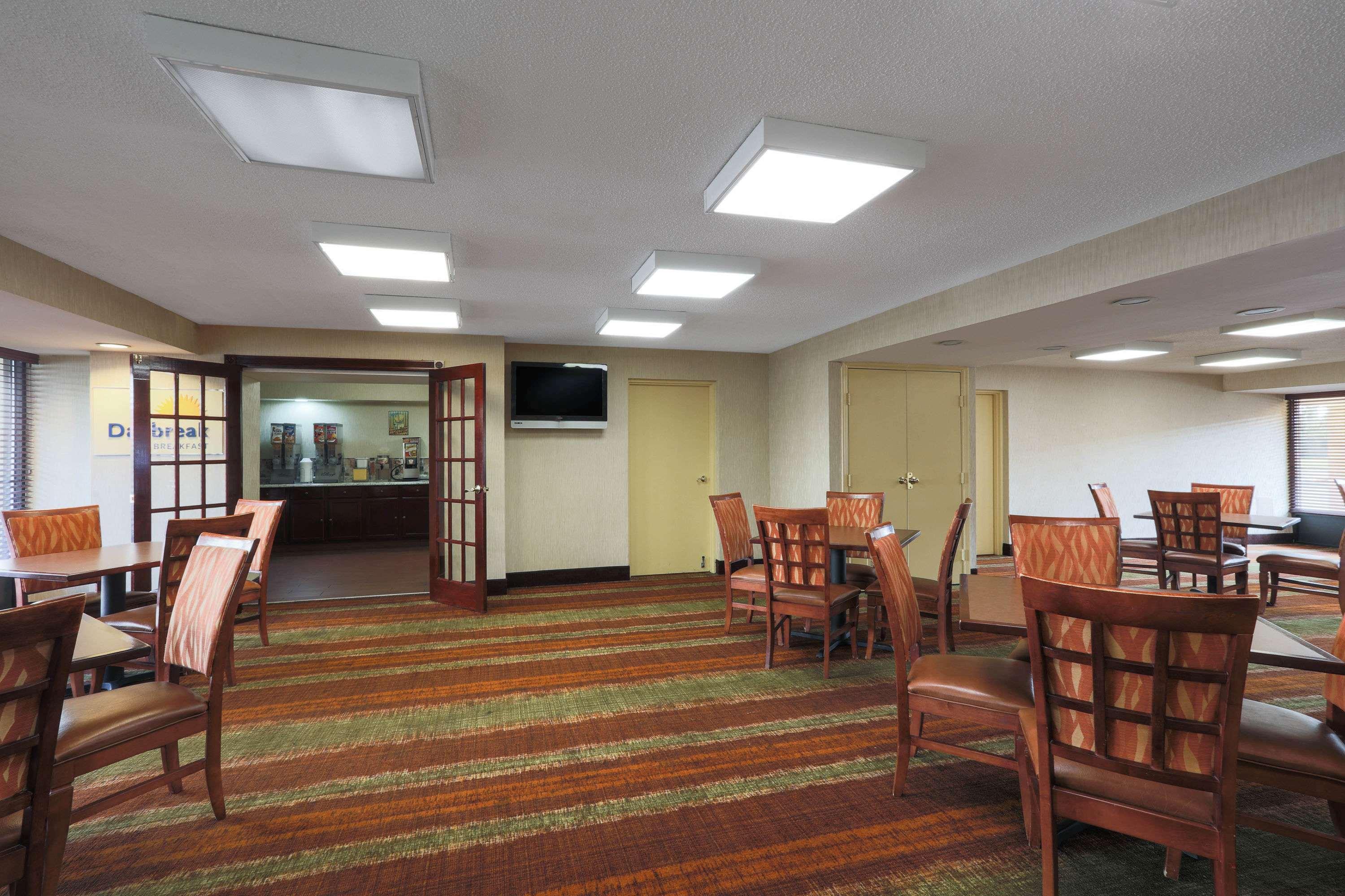 Days Inn By Wyndham Newark Wilmington Exterior foto